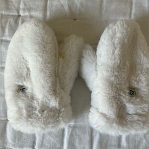 UGG Cream Fluffy Mittens